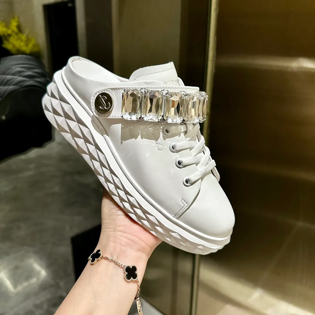 👟👟Ex-factory price 720👟👟 New JIMMY CHOO, exclusive sale, factory price, original large-soled casual white shoes, designed with the latest technology, strong three-dimensional effect👍Multiple technologies are integrated together, subverting fashion, super stylish! The rhinestones look great together. Purely hand-stitched diamonds, one-to-one comparison with the original version. Versatile and trendy, both salty and sweet! 2 ways to wear it! Size: 35-40